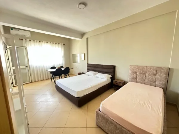 Vlore, jepet me qera garsonier 1+1 Kati 5, 50 m² 250 € (Rruga Dush Strati, afer Stadiumit Vlore)