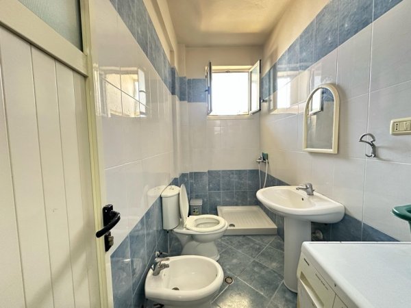 Vlore, jepet me qera garsonier 1+1 Kati 5, 50 m² 250 € (Rruga Dush Strati, afer Stadiumit Vlore)