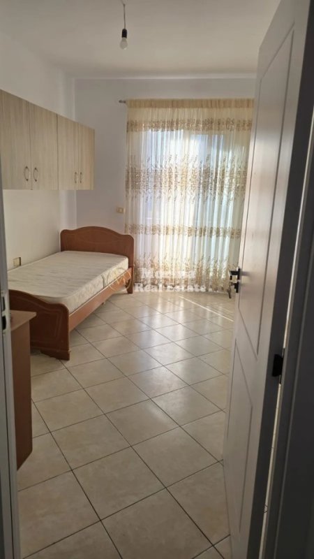 Tirane, jepet me qera apartament 2+1 Kati 1, 74 m² 370 € (Yzberisht)