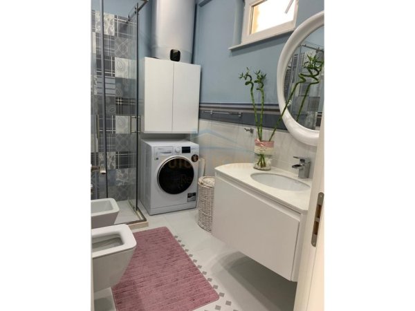 Qira,Apartament 2+1+ Post parkimi,Liqeni i Thate.