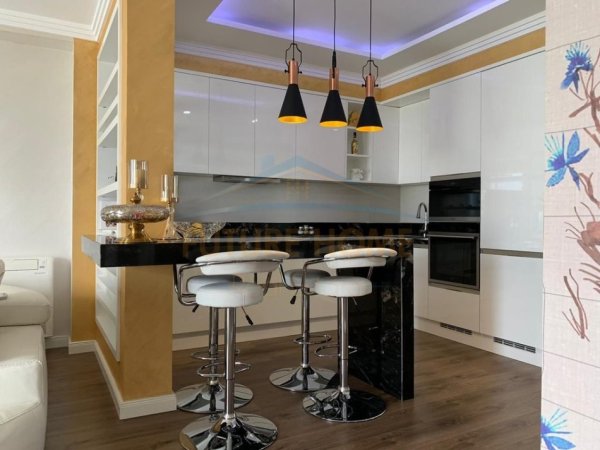 Qira,Apartament 2+1+ Post parkimi,Liqeni i Thate.