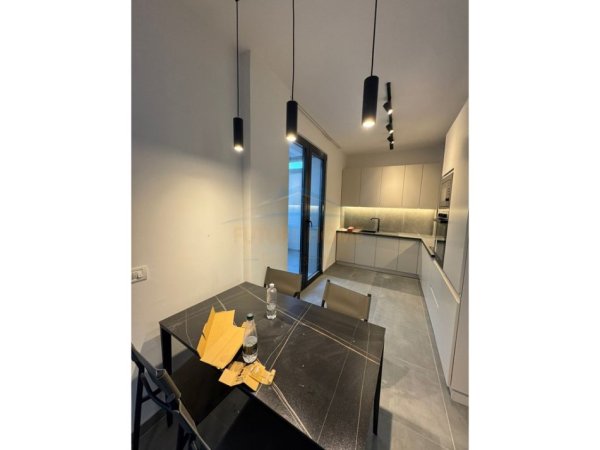 Tirane, jepet me qera apartament 1+1 Kati 4, 75 m² 700 € (21 Dhjetori)