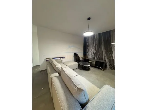 Tirane, jepet me qera apartament 1+1 Kati 4, 75 m² 700 € (21 Dhjetori)