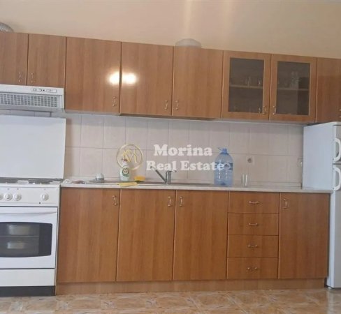 Tirane, jepet me qera apartament 1+1 Kati 3, 85 m² 600 € (Rruga Myslym Shyri)