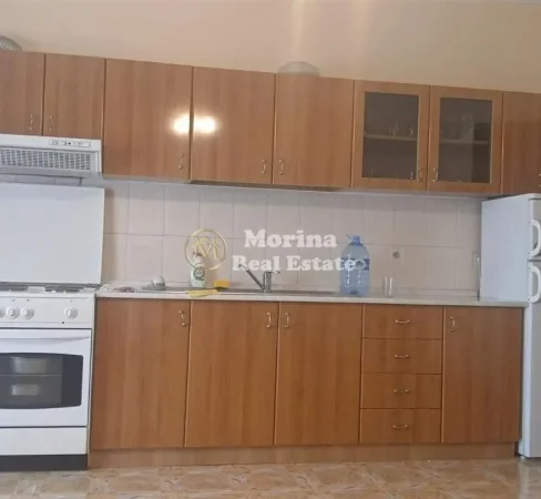 Tirane, jepet me qera apartament 1+1 Kati 3, 85 m² 600 € (Rruga Myslym Shyri)
