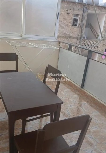 Tirane, jepet me qera apartament 1+1 Kati 3, 85 m² 600 € (Rruga Myslym Shyri)