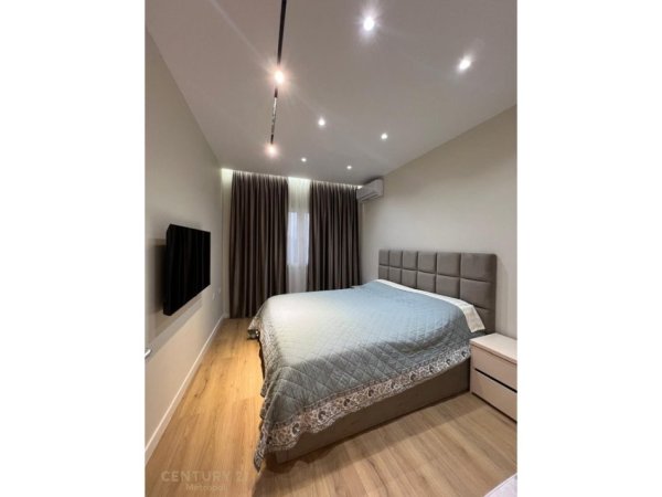 Tirane, jepet me qera apartament 1+1+Aneks+Ballkon Kati 5, 75 m² 750 € 