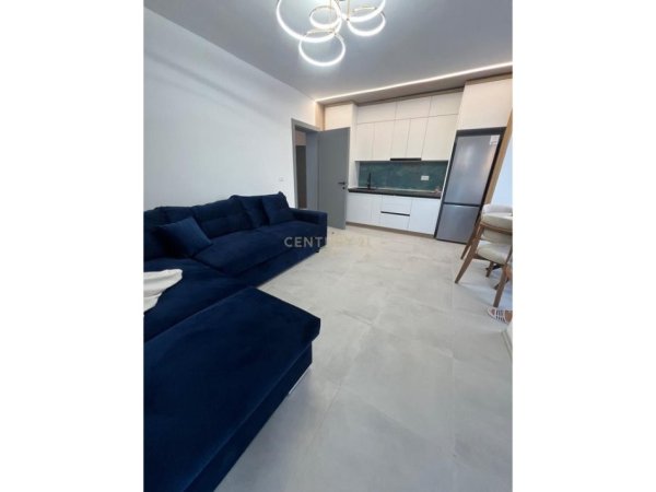 Tirane, jepet me qera apartament 2+1 Kati 3, 70 m² 800 € (Qender)