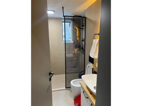 Tirane, jepet me qera apartament 2+1 Kati 3, 70 m² 800 € (Qender)