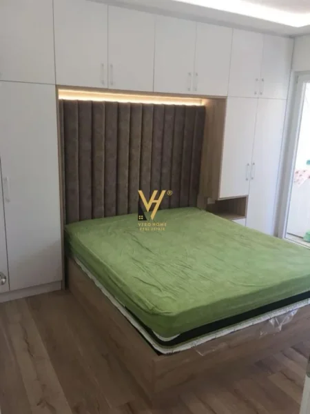 Tirane, jepet me qera apartament 1+1+Ballkon Kati 3, 60 m² 600 € (KOMUNA E PARISIT)