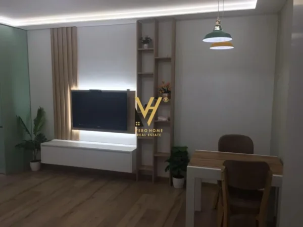 Tirane, jepet me qera apartament 1+1+Ballkon Kati 3, 60 m² 600 € (KOMUNA E PARISIT)