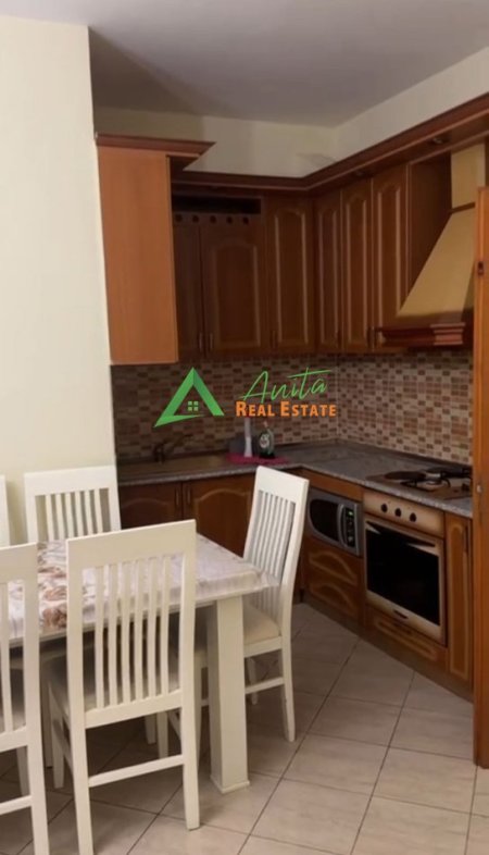 Tirane, jepet me qera apartament 1+1+Ballkon Kati 8, 70 m², 40 000 Leke (Astir)