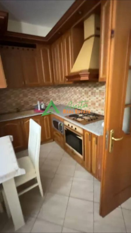 Tirane, jepet me qera apartament 1+1+Ballkon Kati 8, 70 m², 40 000 Leke (Astir)