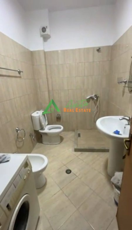 Tirane, jepet me qera apartament 1+1+Ballkon Kati 8, 70 m², 40 000 Leke (Astir)