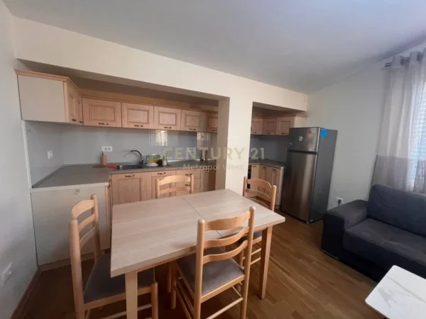 Tirane, jepet me qera apartament 2+1 Kati 3, 75 m² 650 € (21 Dhjetori)
