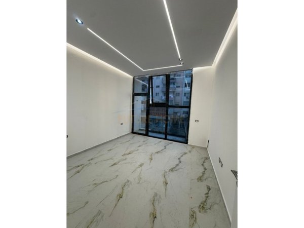 Tirane, jepet me qera ambjent biznesi Kati 1, 70 m² 800 € (Unaza e Re)