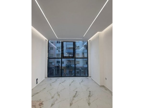 Tirane, jepet me qera ambjent biznesi Kati 1, 70 m² 800 € (Unaza e Re)