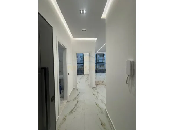 Tirane, jepet me qera ambjent biznesi Kati 1, 70 m² 800 € (Unaza e Re)