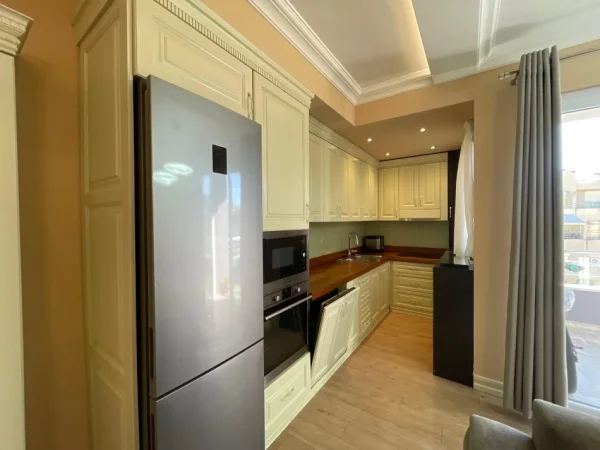 Tirane, jepet me qera apartament 3+1+Ballkon Kati 5, 126 m² 1.000 €