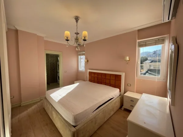 Tirane, jepet me qera apartament 3+1+Ballkon Kati 5, 126 m² 1.000 €