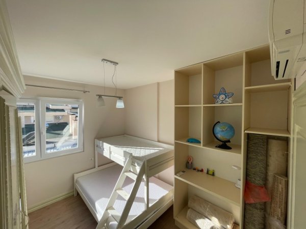 Tirane, jepet me qera apartament 3+1+Ballkon Kati 5, 126 m² 1.000 €