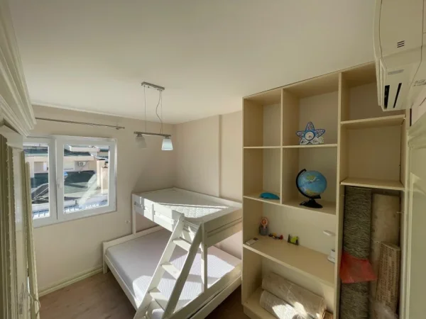 Tirane, jepet me qera apartament 3+1+Ballkon Kati 5, 126 m² 1.000 €