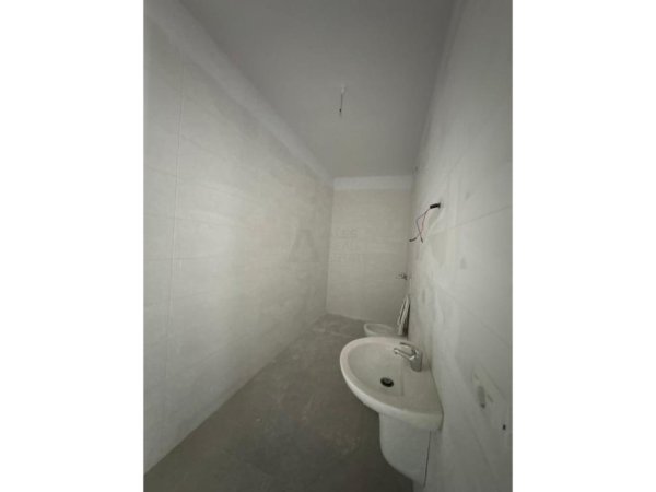 Tirane, jepet me qera apartament 2+1+Ballkon Kati 1, 92 m² 380 € (qtu)