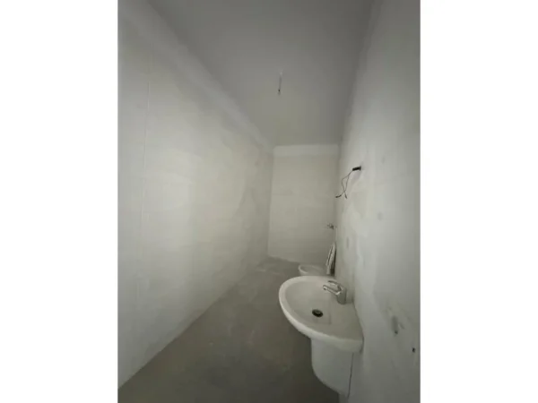 Tirane, jepet me qera apartament 2+1+Ballkon Kati 1, 92 m² 380 € (qtu)