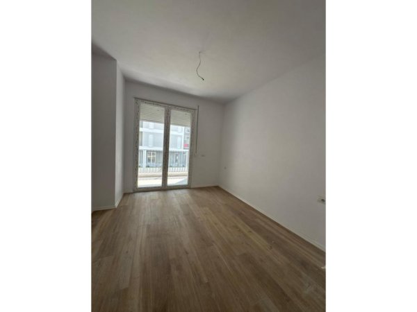 Tirane, jepet me qera apartament 2+1+Ballkon Kati 1, 92 m² 380 € (qtu)
