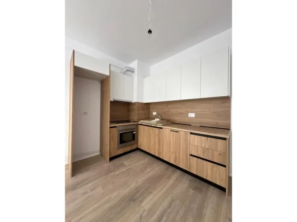Tirane, jepet me qera apartament 2+1+Ballkon Kati 1, 92 m² 380 € (qtu)