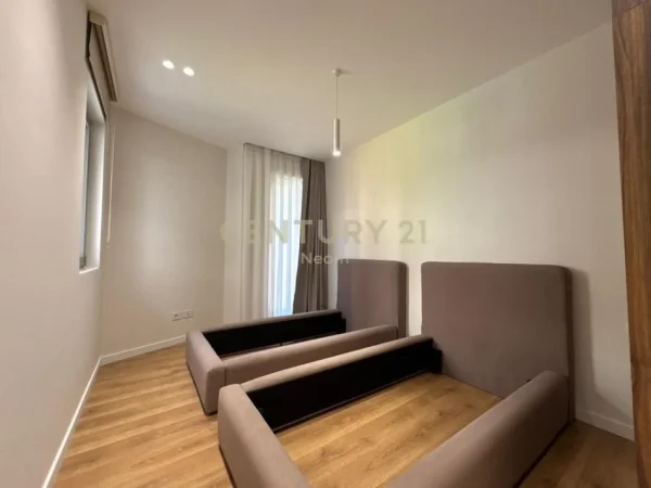 Tirane, jepet me qera apartament 1+1+Aneks Kati 0, 110 m² 2.100 € (Neom129177)