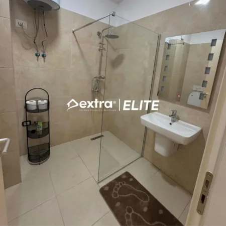 Tirane, jepet me qera apartament 1+1 Kati 1, 70 m² 700 € (Rruga e Kosovarëve)