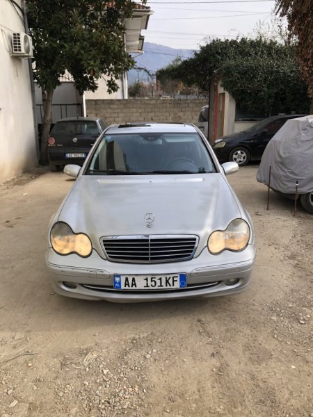 Tirane, shitet makine Benz C Class w203 kambio Automat Nafte, gri metalizato automatik Klima 320.000 km 3.700 €