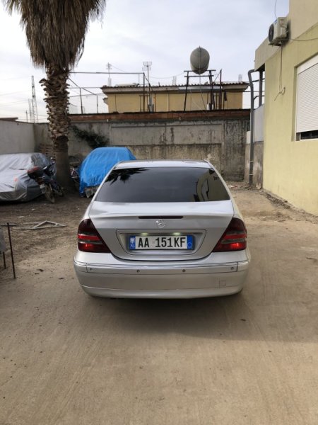 Tirane, shitet makine Benz C Class w203 kambio Automat Nafte, gri metalizato automatik Klima 320.000 km 3.700 €