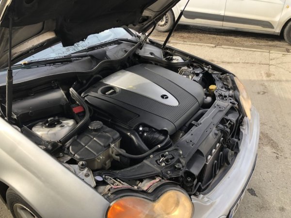 Tirane, shitet makine Benz C Class w203 kambio Automat Nafte, gri metalizato automatik Klima 320.000 km 3.700 €