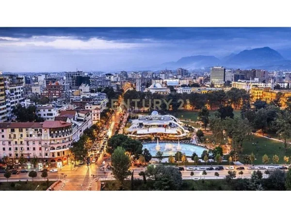 Tirane, jepet me qera ambjent biznesi , 95 m² 1.500 € (Bllok)