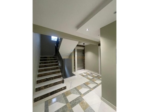 Tirane, shitet apartament 1+1 Kati 1, 64 m² 165.000 € (PAZARI I RI)