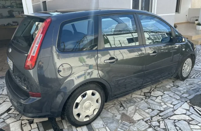 Elbasan, shitet makine Ford c max Nafte, blu e errët manuale Kondicioner 300.000 km 2.800 €