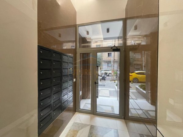 Tirane, shitet apartament 1+1 Kati 1, 64 m² 165.000 € (PAZARI I RI)