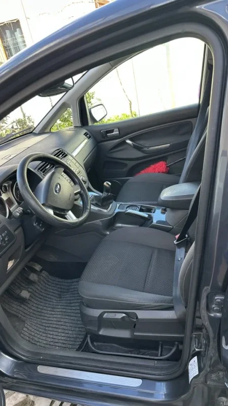 Elbasan, shitet makine Ford c max Nafte, blu e errët manuale Kondicioner 300.000 km 2.800 €