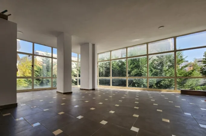 Tirane, shitet ambjent biznesi Kati 1, 72 m² (astir)