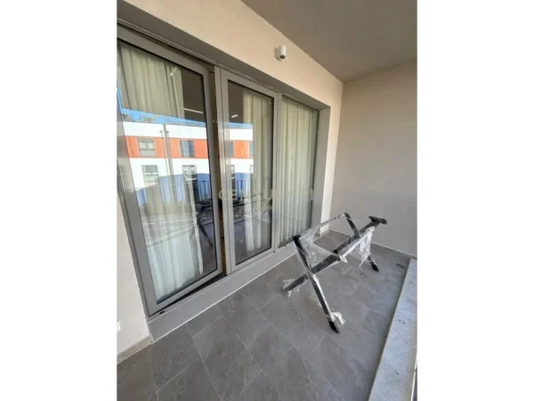 Tirane, jepet me qera apartament 1+1+Ballkon Kati 1, 97 m² 1.350 € (Neom129178)