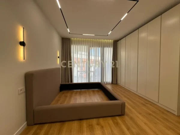 Tirane, jepet me qera apartament 1+1+Ballkon Kati 1, 97 m² 1.350 € (Neom129178)