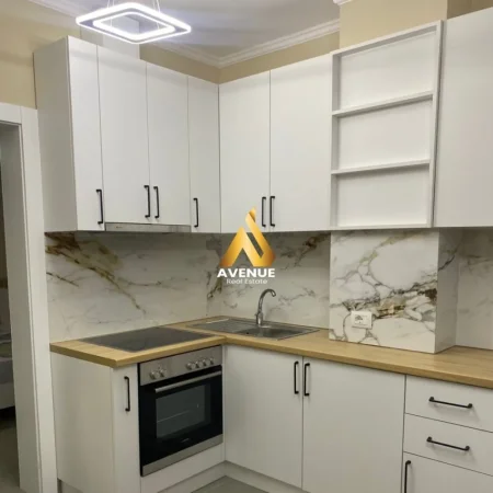 Tirane, jepet me qera Vile 1+1 Kati 3, 65 m² 400 € (Rruga Andon Mazreku)