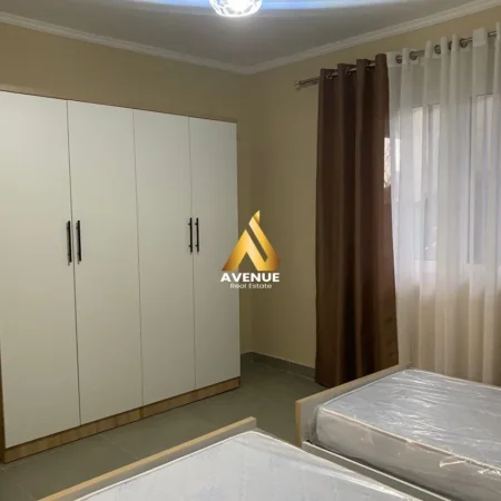 Tirane, jepet me qera Vile 1+1 Kati 3, 65 m² 400 € (Rruga Andon Mazreku)