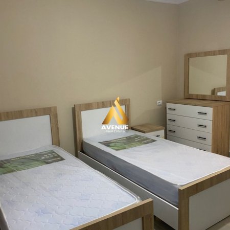 Tirane, jepet me qera Vile 1+1 Kati 3, 65 m² 400 € (Rruga Andon Mazreku)