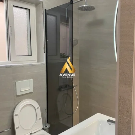 Tirane, jepet me qera Vile 1+1 Kati 3, 65 m² 400 € (Rruga Andon Mazreku)