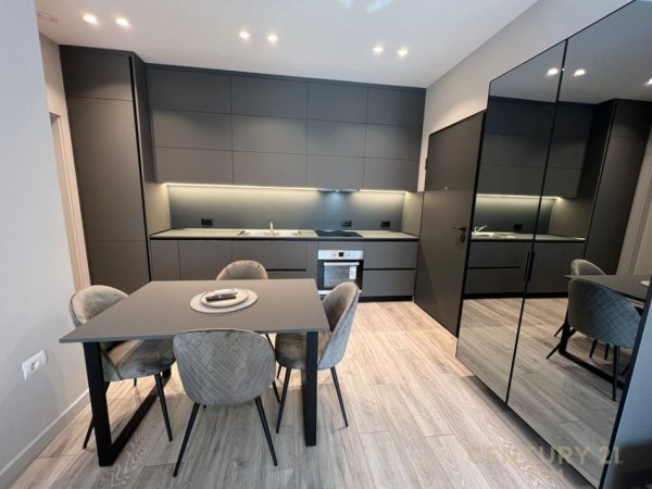 Tirane, jepet me qera apartament 1+1+Aneks+Ballkon Kati 2, 70 m² 850 € 