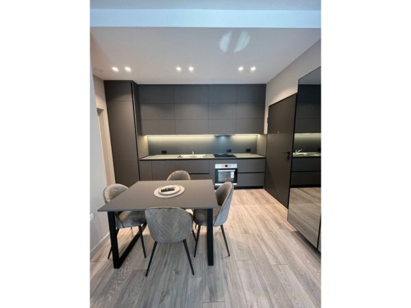Tirane, jepet me qera apartament 1+1+Aneks+Ballkon Kati 2, 70 m² 850 € 
