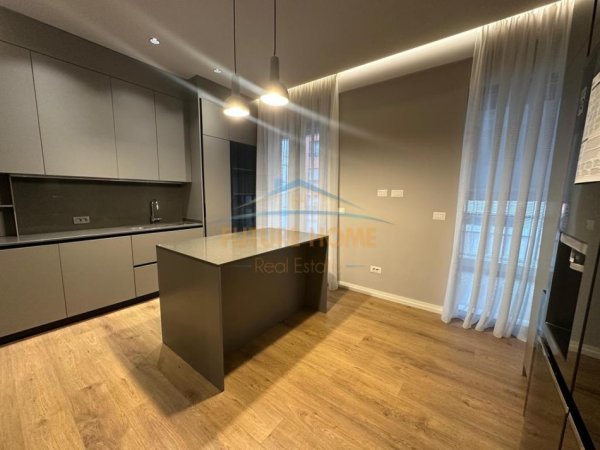 Tirane, jepet me qera apartament 3+1+Aneks+Ballkon Kati 1, 285 m² 2.800 € (Delijorgji)